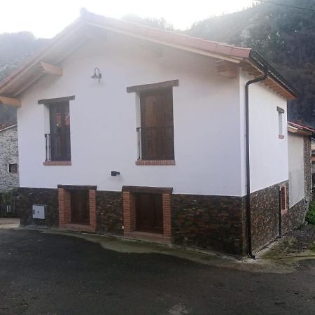 Casa Rural Gueilones, Parque Natural De Ponga Sobrefoz Eksteriør bilde