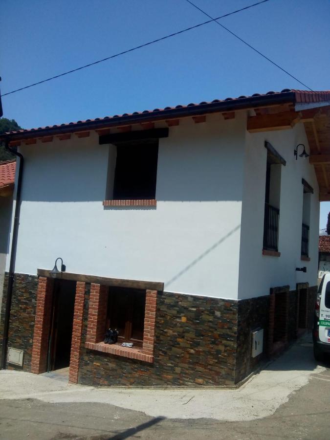 Casa Rural Gueilones, Parque Natural De Ponga Sobrefoz Eksteriør bilde